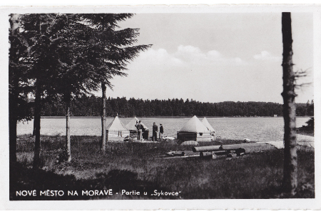 FotoHistorické fotografie obce a rybníka Sykovce6
